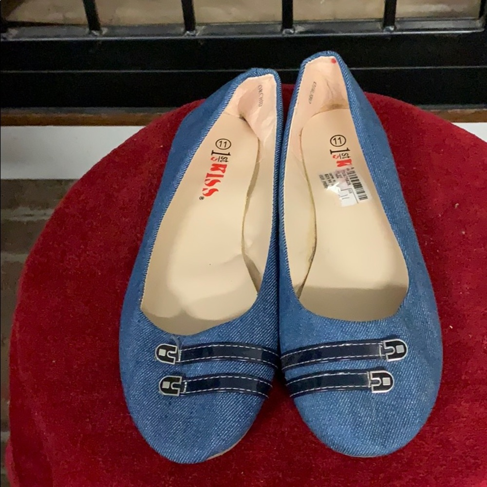 Kiss flat shoes